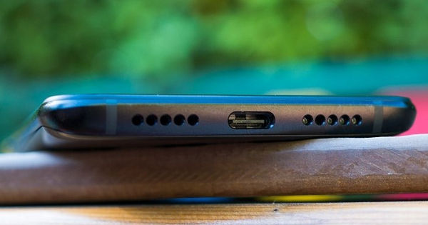 One-handed mode on smartphone keyboard